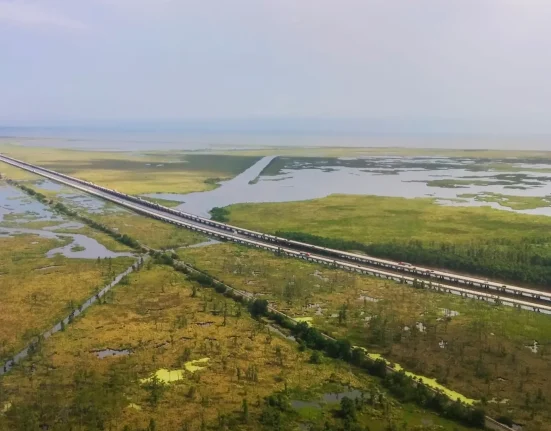 Le littoral de la Louisiane pourrait reculer de 30 miles : des chercheurs appellent à des mesures avant un exode inévitable.