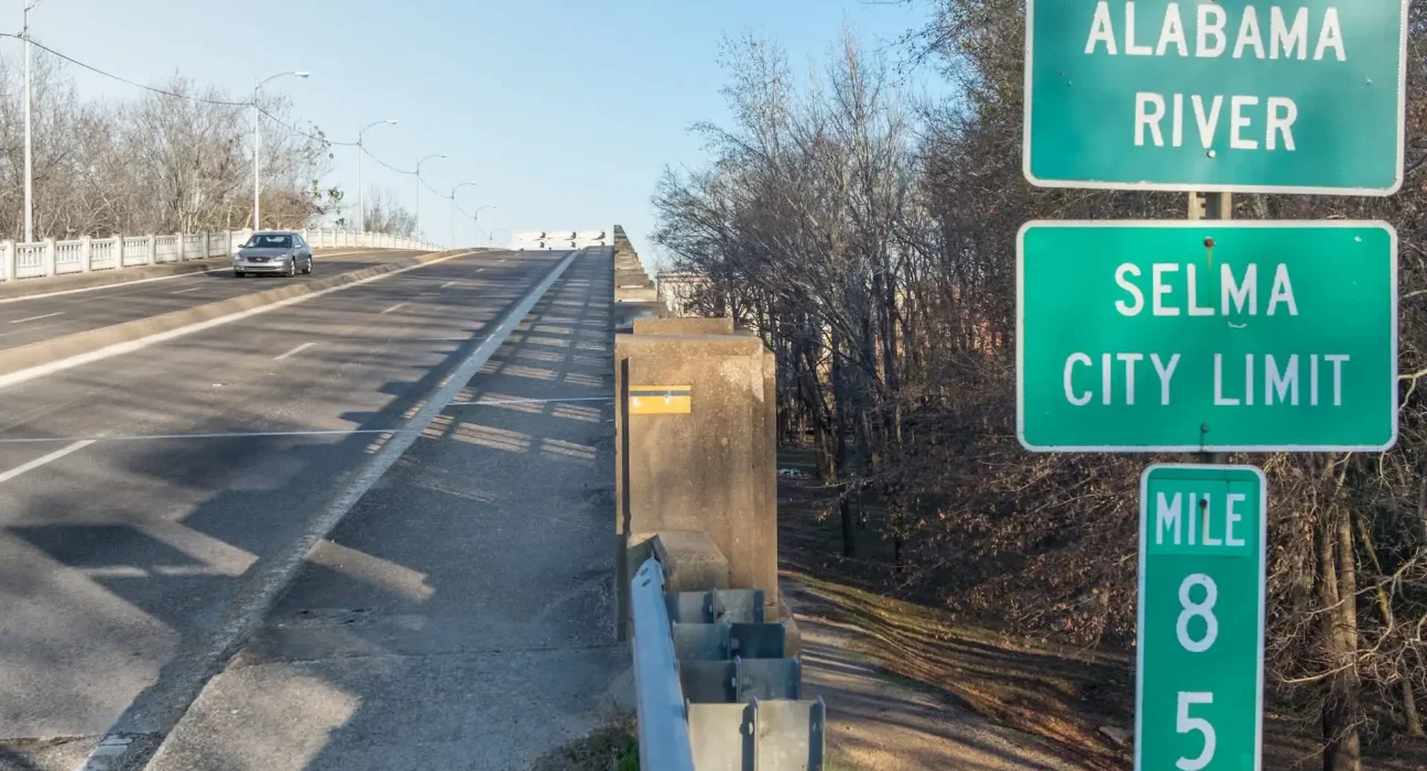 Les Résidents Résistent : Un Centre de Données Géant Convoite le 'Terrain Sacré' de la Marche de Selma