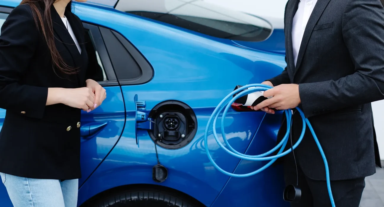 Les Véhicules Électriques : 1 Voiture Neuve sur 4 dans le Monde, avec la Norvège à 97% et la Chine à 53%