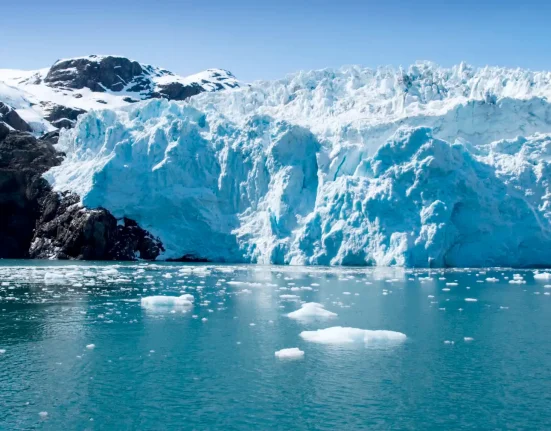 Les glaciers alaskiens perdent trois semaines de fonte supplémentaire pour chaque élévation de 1°C en été, selon une étude.