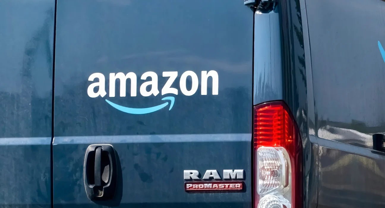 Les livreurs Amazon dénoncent une mise à jour qui désactive leur climatisation en pleine vague de chaleur.