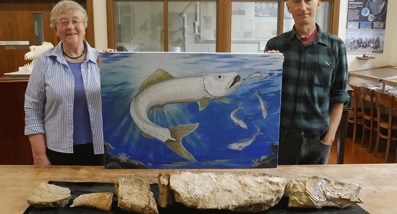 Les notes de terrain d'un paléontologue décédé résolvent le mystère de 1999 du poisson momifié en falaise.