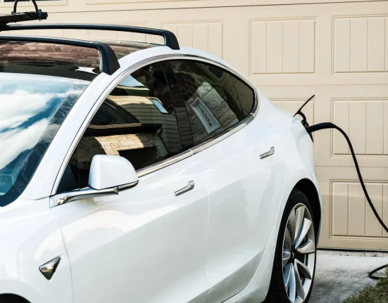 « Les propriétaires de véhicules électriques estiment que 275 miles suffisent, et leur prochain modèle pourrait alimenter la maison. »