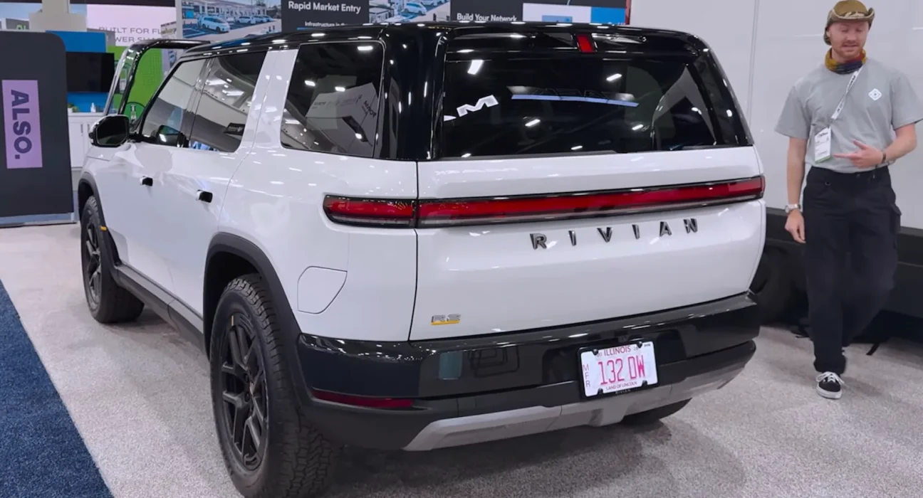 Les volants modulables du Rivian R2 captivent l'attention à l'ACT Expo.
