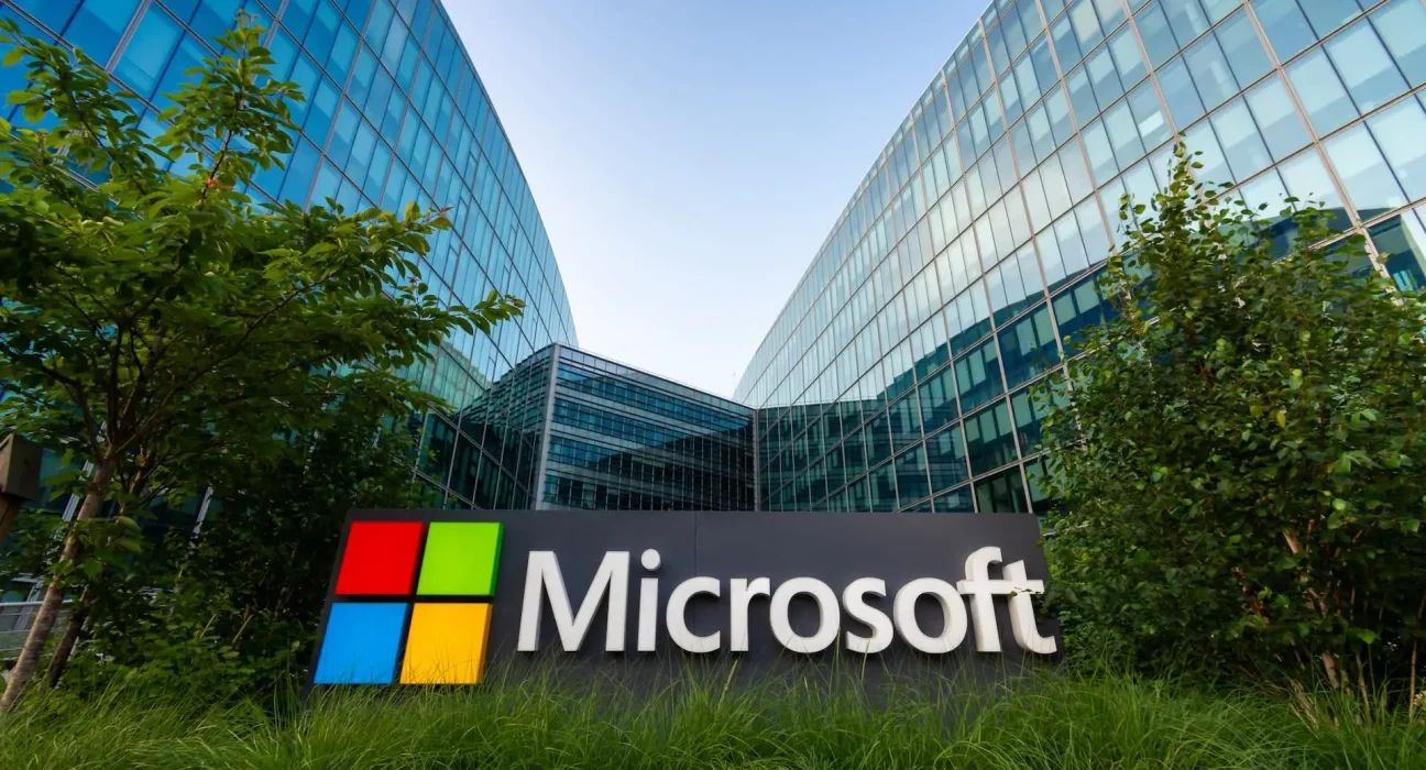 Microsoft pourrait abandonner son objectif d'énergie propre 24/7 face à l'explosion des centres de données en Virginie.