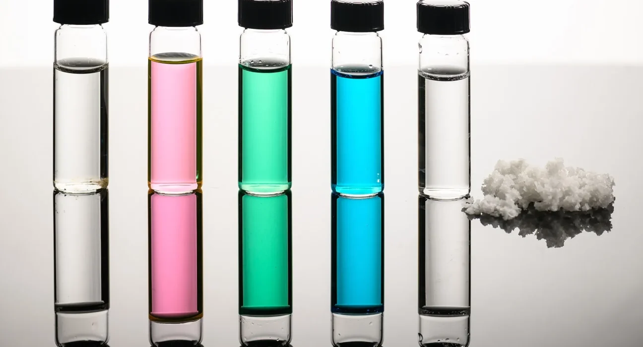 Nouvelle méthode de désalinisation : élimination des saillies et extraction de sel et de lithium dans l'eau de mer.