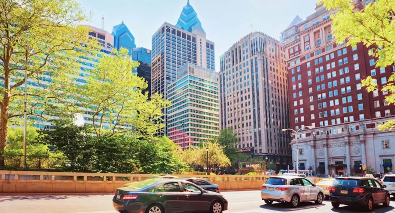 Philadelphia déploie 435 nouvelles bornes de recharge pour véhicules électriques, une promesse attendue par les conducteurs.