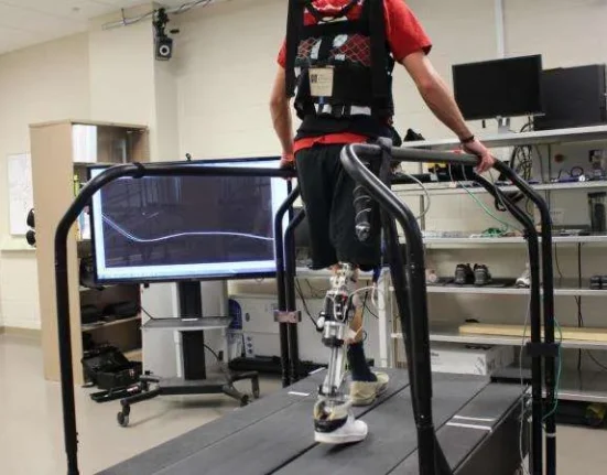 Prothèses intelligentes : un logiciel sur mesure pour diminuer les visites médicales