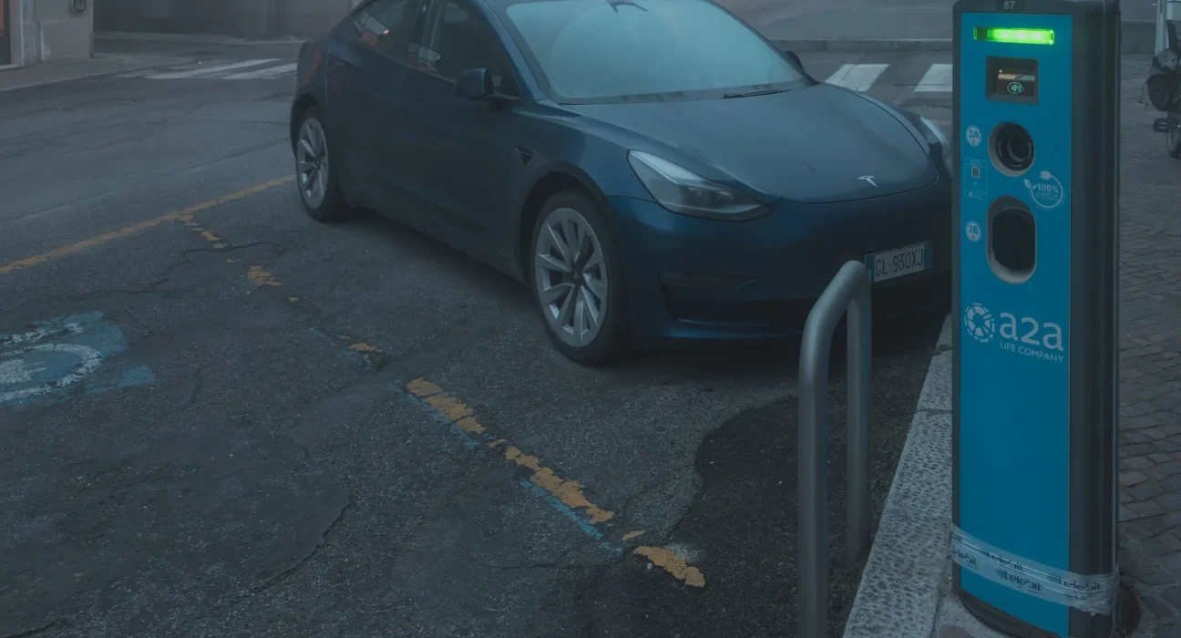 Quatre actes étranges de vandalisme visant les véhicules électriques