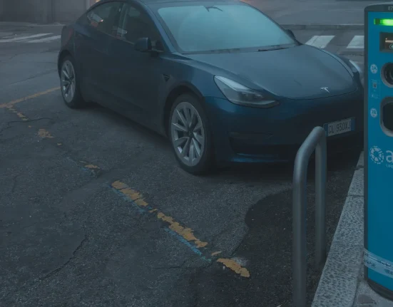 Quatre actes étranges de vandalisme visant les véhicules électriques