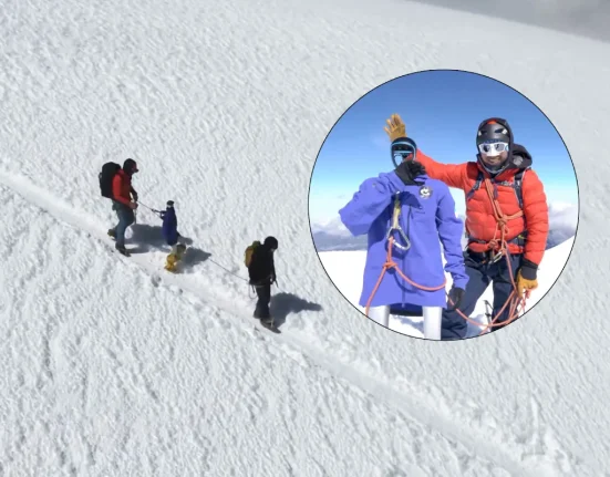 Robot Humanoïde en Route pour le Sommet de l'Everest