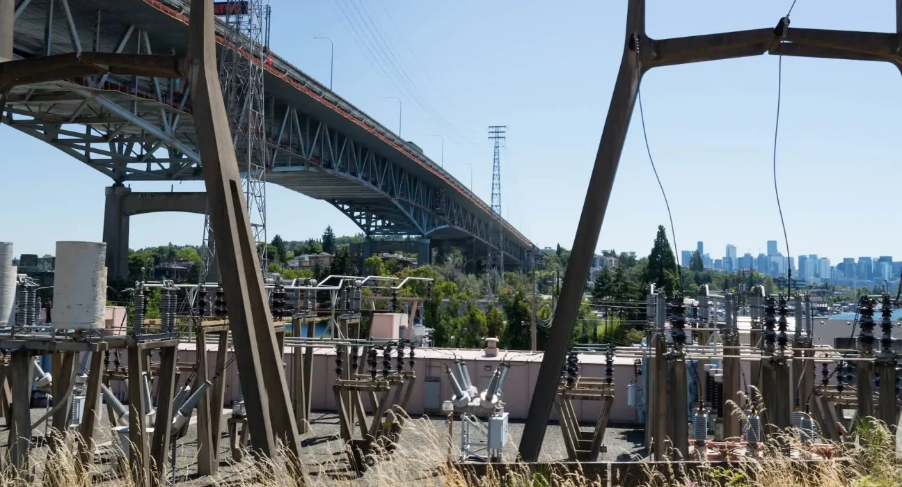 Seattle impose un moratoire d'un an sur les grands centres de données après cinq projets mystérieux menaçant le réseau électrique.