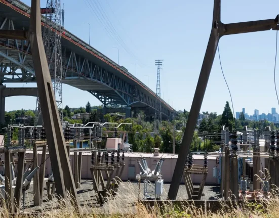 Seattle impose un moratoire d'un an sur les grands centres de données après cinq projets mystérieux menaçant le réseau électrique.