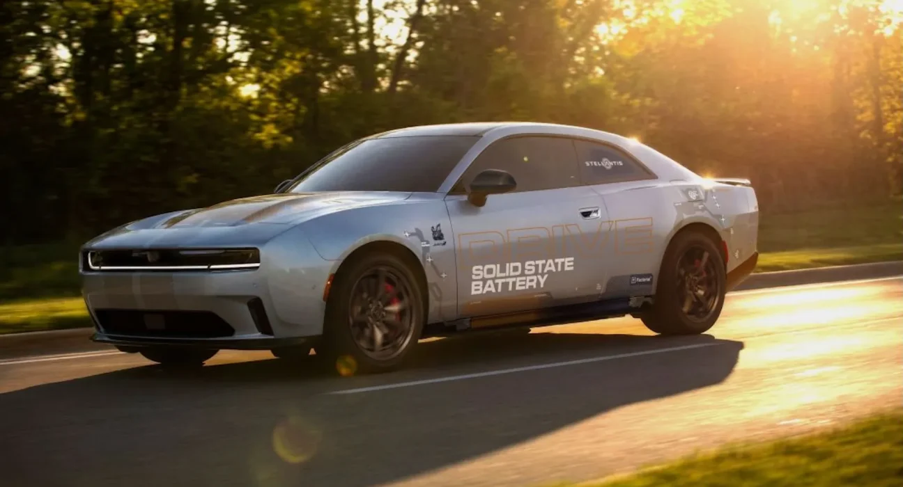 Stellantis met les batteries à état solide à l'épreuve dans la Dodge Charger Daytona.