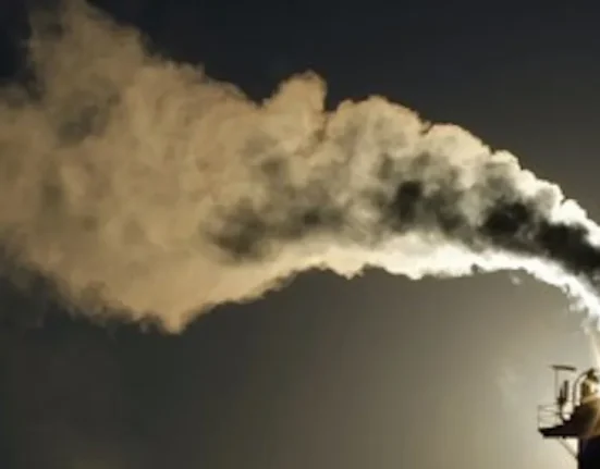 Technologie Innovante : Éliminez Odeurs, Pollen et Virus de l'Air par la Lumière.