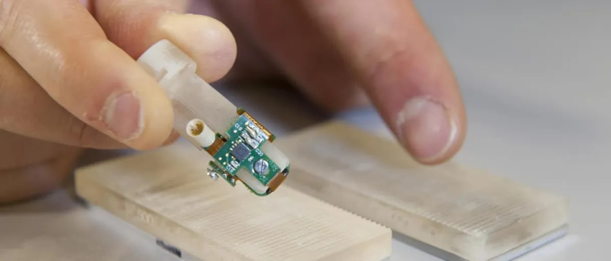 Technologie Innovante : Rendre le Sens du Toucher Réel aux Amputés