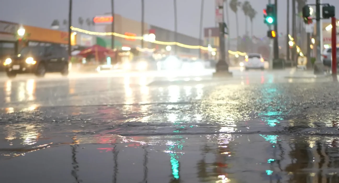 Tempête exceptionnelle : la ville subit une pluie équivalente à un mois et un plongeon de 20 degrés !