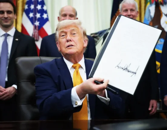 Trump Lance la Construction d'un Ordinateur Quantique Révolutionnaire