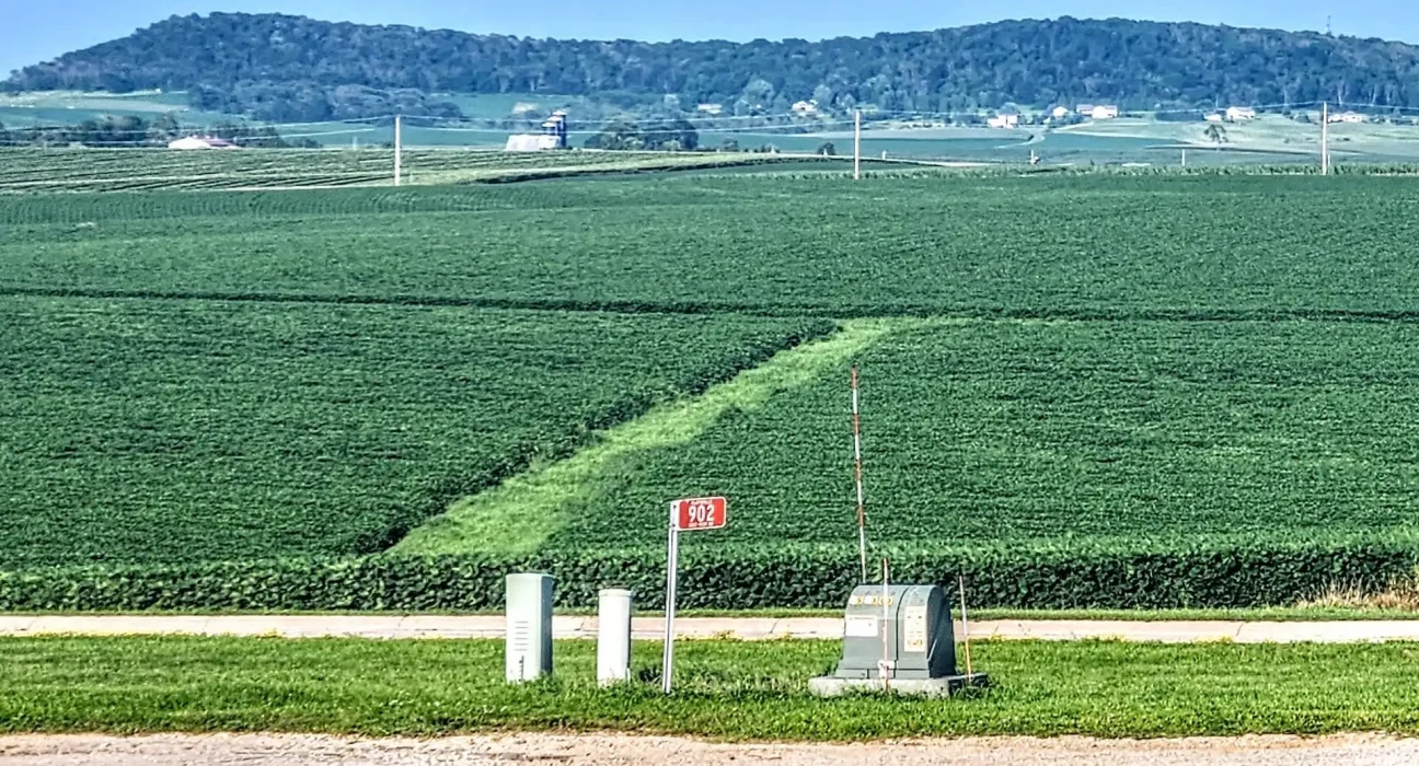 Un centre de données de 2 milliards de dollars s'implante dans la région Driftless du Wisconsin, suscitant la résistance des habitants.