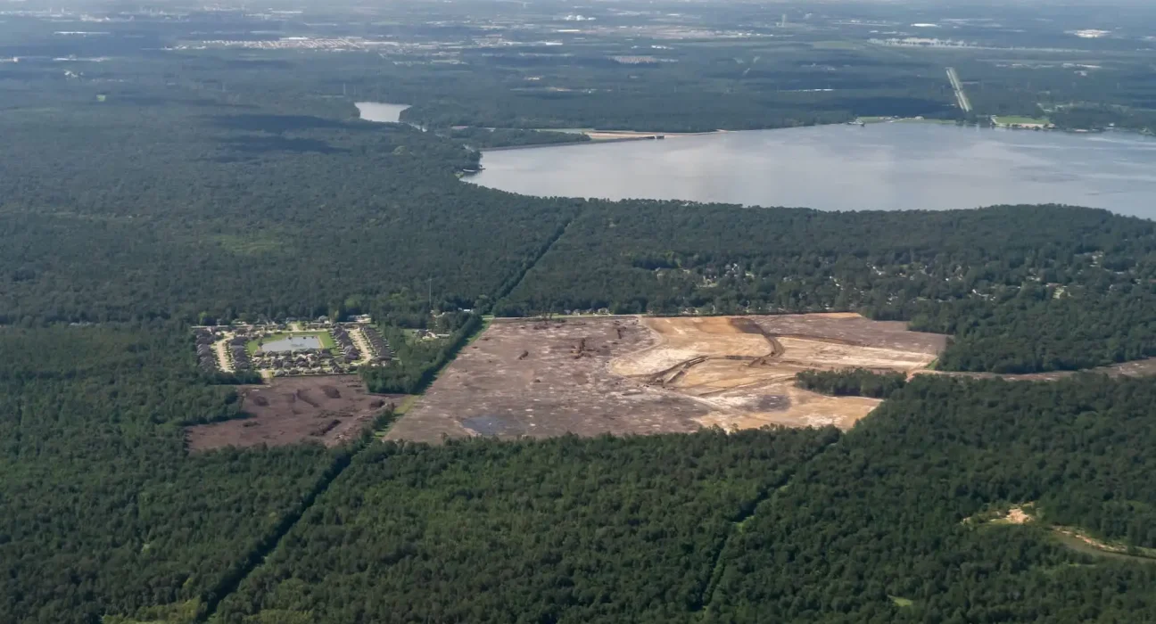 Un comté du Texas abandonne son moratoire sur les centres de données après une poursuite de 100 millions de dollars d'un développeur.