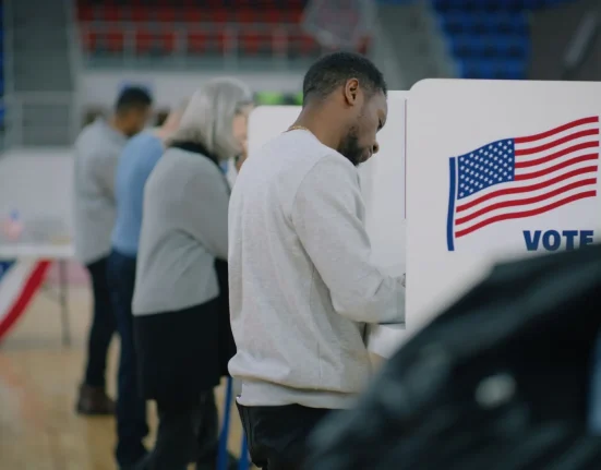 Un développeur de data centers dépense 30 000 $ pour une élection locale, mais son candidat fait face à un rejet des électeurs.