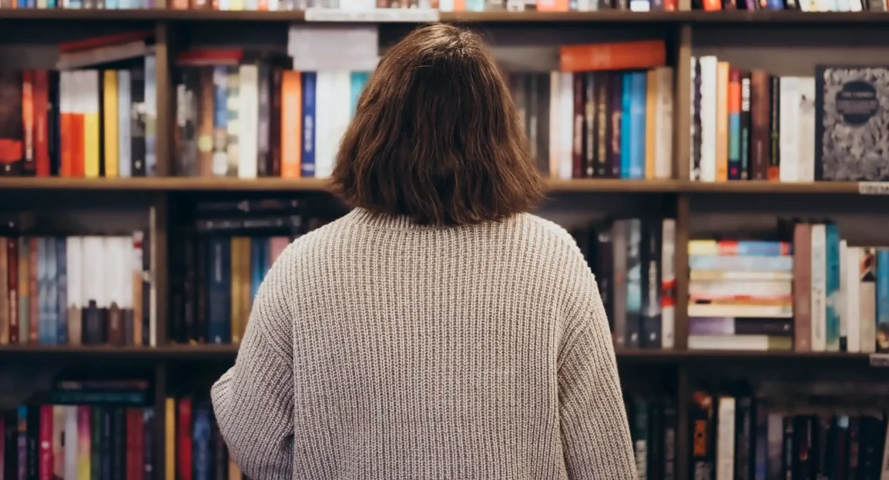 Un lecteur dénonce une tendance inquiétante sur 'BookTok' après avoir observé un schéma alarmant.