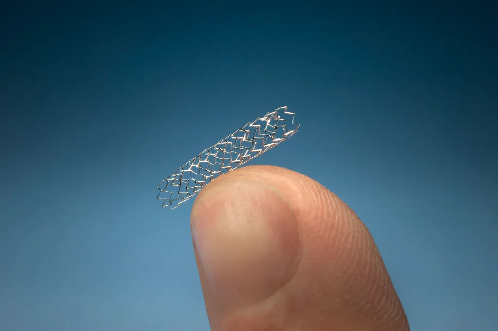 Un nouveau stent cardiaque qui se dissout comme des fils de suture.