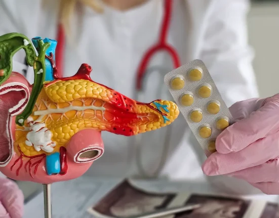 Une Révolution Médicale : Un Nouveau Médicament Quotidien contre le Cancer du Pancréas Améliore les Chances de Survie