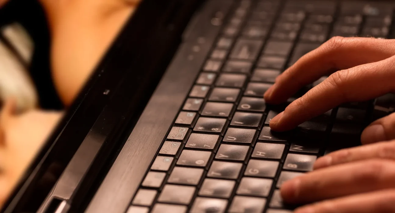 Une Start-up AI Débordée après avoir Recherché des 'Consultants en Masturbation'