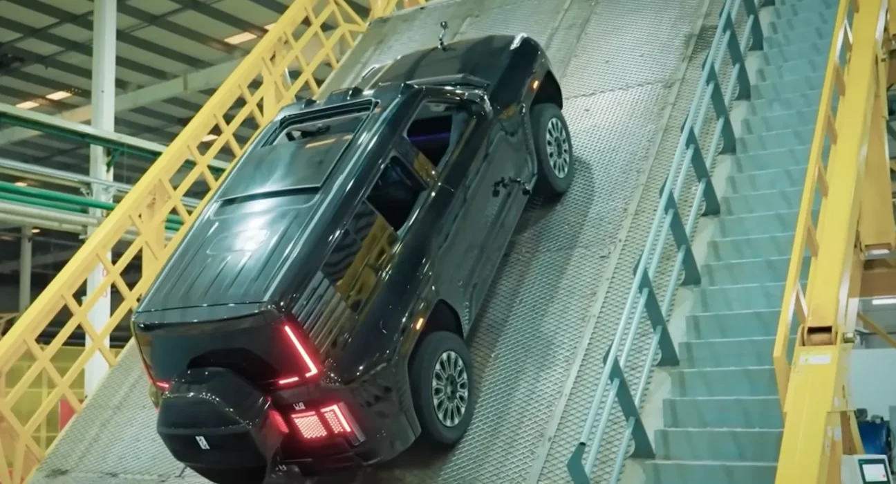 Une vidéo époustouflante : un SUV BYD conquiert une dune de sable certifiée par Guinness avec aisance.