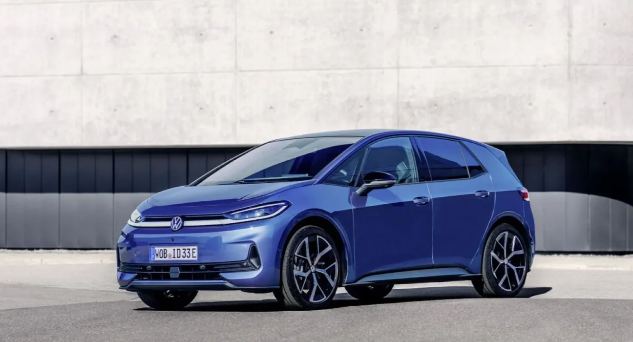Volkswagen dévoile une nouvelle berline électrique avec une autonomie impressionnante de près de 640 km.