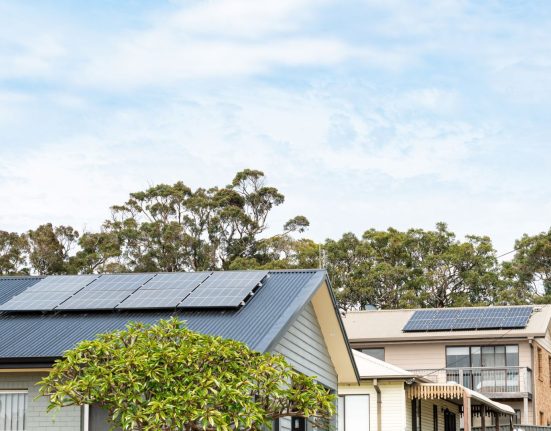 Après Hélène : Un quartier de Caroline du Nord crée une bouée de sauvetage solaire pour les prochaines pannes