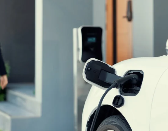 Aux États-Unis, les acheteurs de véhicules électriques privilégient l'autonomie, mais l'accès à la recharge sur place est primordial.