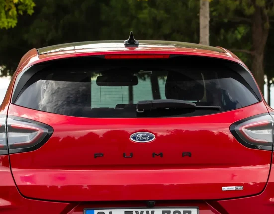Aventure électrisante en Grèce : 300 km d'errance entre bornes défectueuses, ferry et bugs d'application