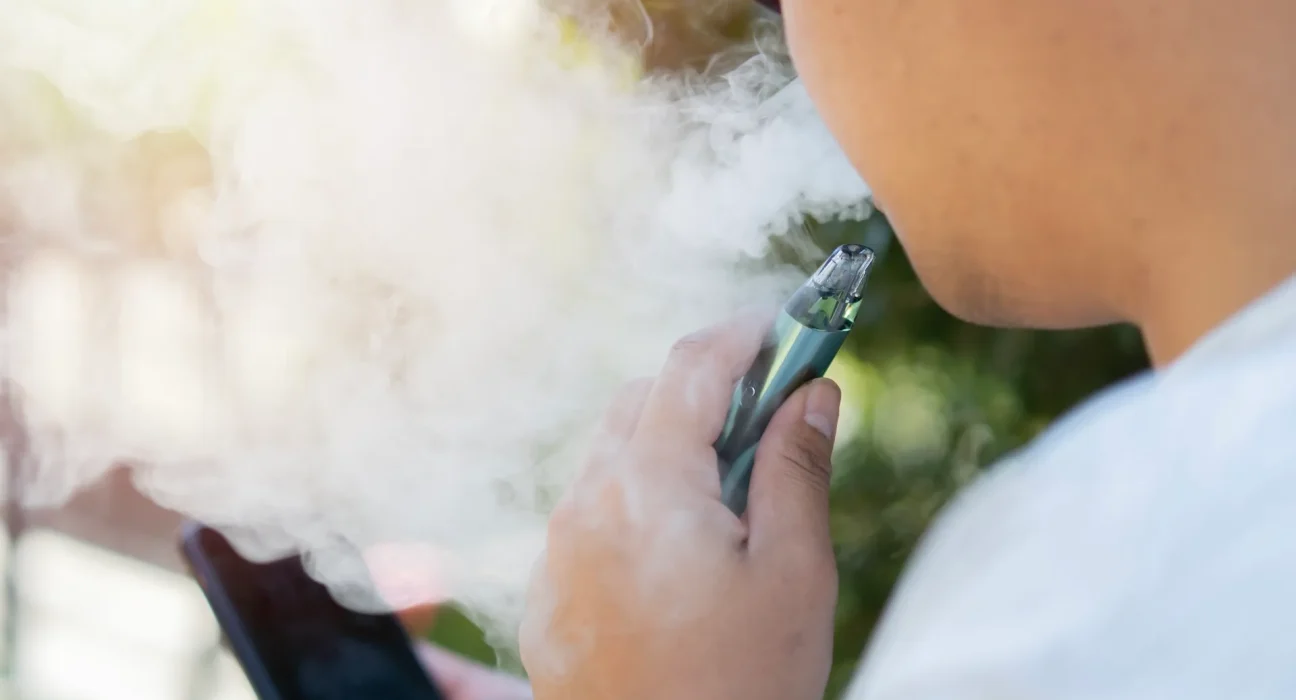 Californie : Vers une interdiction des vapes jetables en réponse aux incendies liés aux batteries lithium