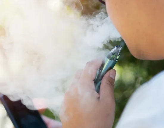Californie : Vers une interdiction des vapes jetables en réponse aux incendies liés aux batteries lithium