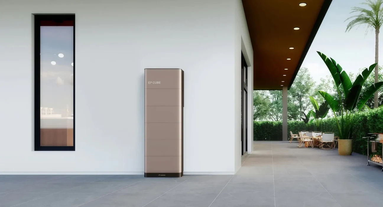 Canadian Solar présente deux nouvelles améliorations de l'EP Cube avec des capacités de stockage de 10 à 200 kWh.