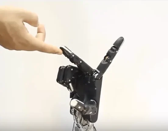 Cette Main Robotique à Cinq Doigts Est Plus Agile Que La Vôtre.