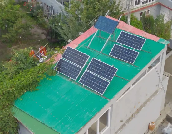 De la Chine à l'Afrique : l'évolution énergétique transforme les VE, batteries et pompes à chaleur en réseau.
