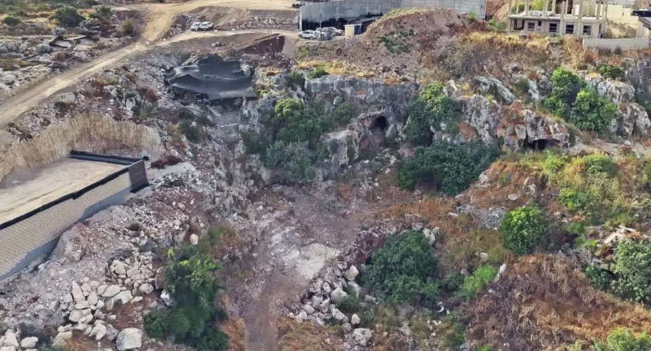Découverte d'un camp pré-néandertalien vieux de 400 000 ans en Israël : la construction épargnée révèle un passé fascinant.