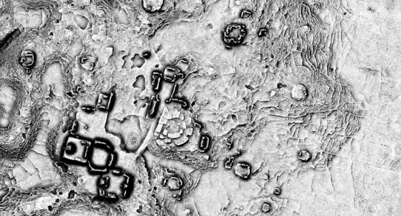 Découverte d'une cité Maya oubliée au Mexique : pyramides, plazas et un souverain dieu des tempêtes révélés