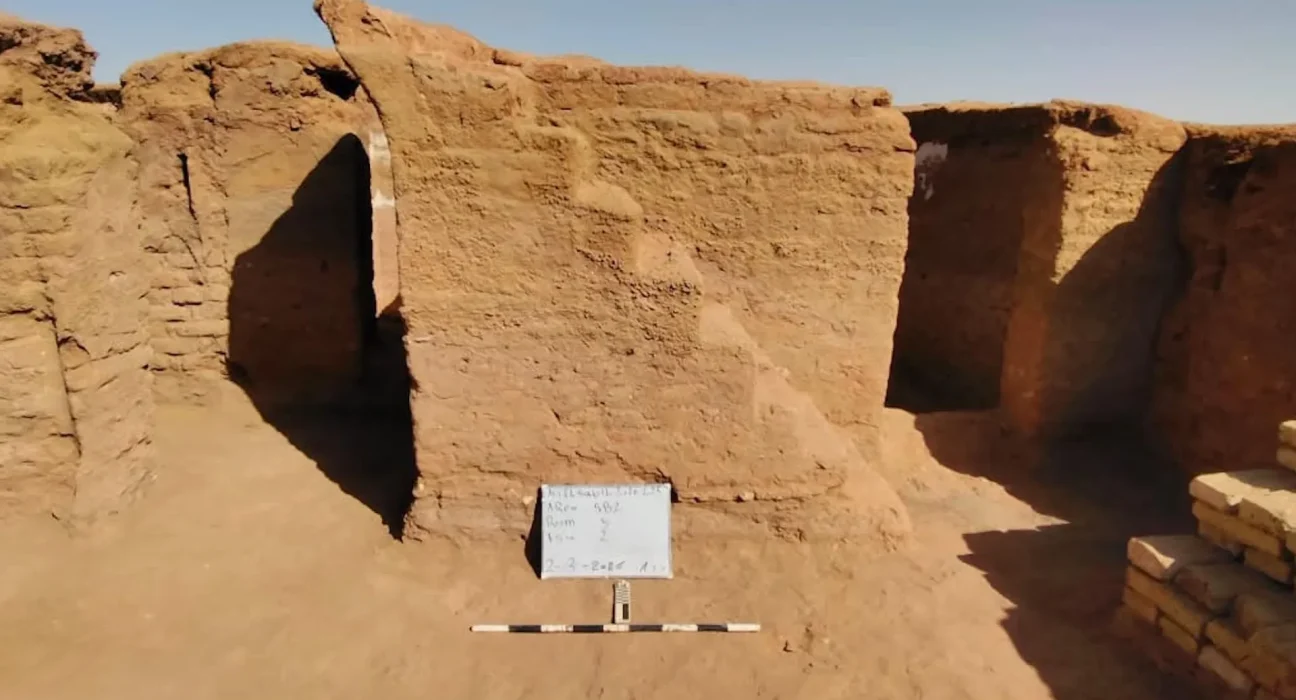 Découverte d'une ville byzantine en Égypte : 200 fragments inscrits dévoilent la vie quotidienne.