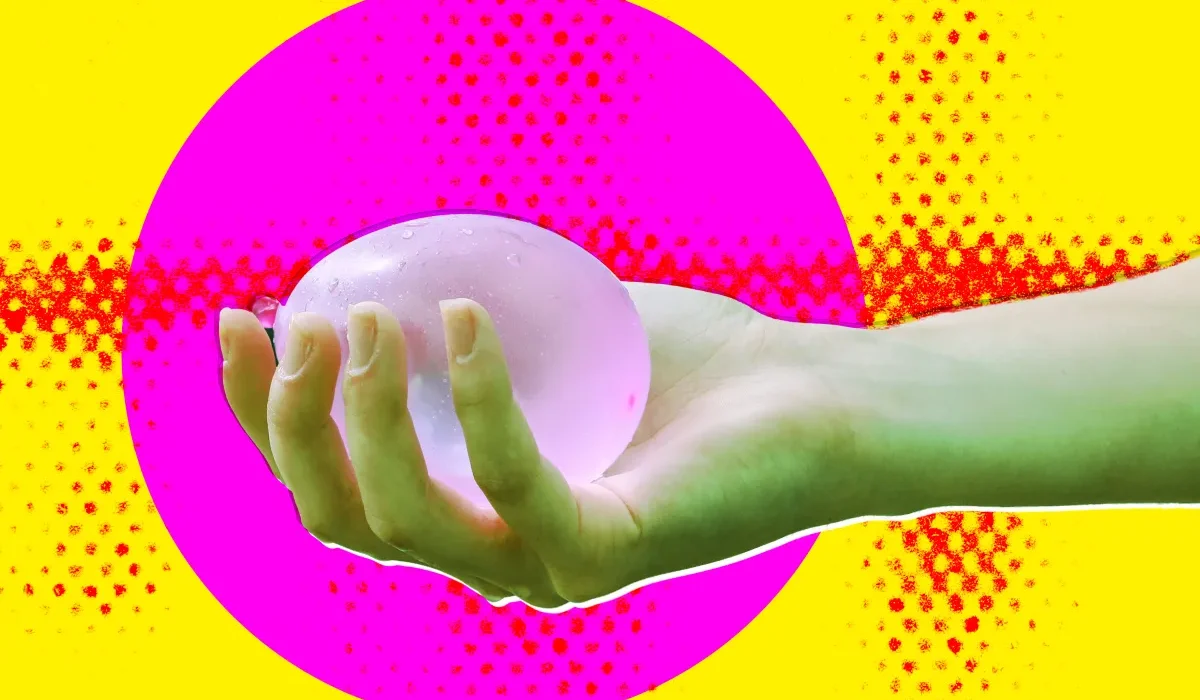 Des Activistes Écologiques Visent un Centre de Données Microsoft avec des Ballons Remplis d'Acide.