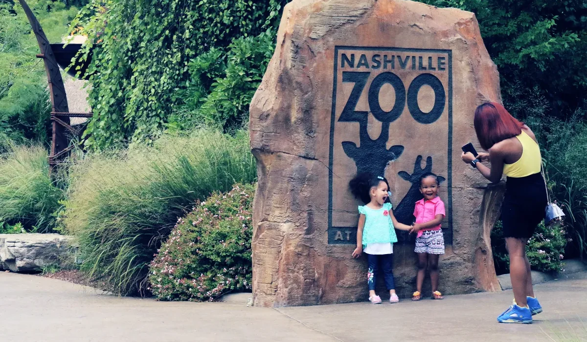 Des Officials de Zoo Alarmés par un Centre de Données IA Menacant leurs Animaux En Danger