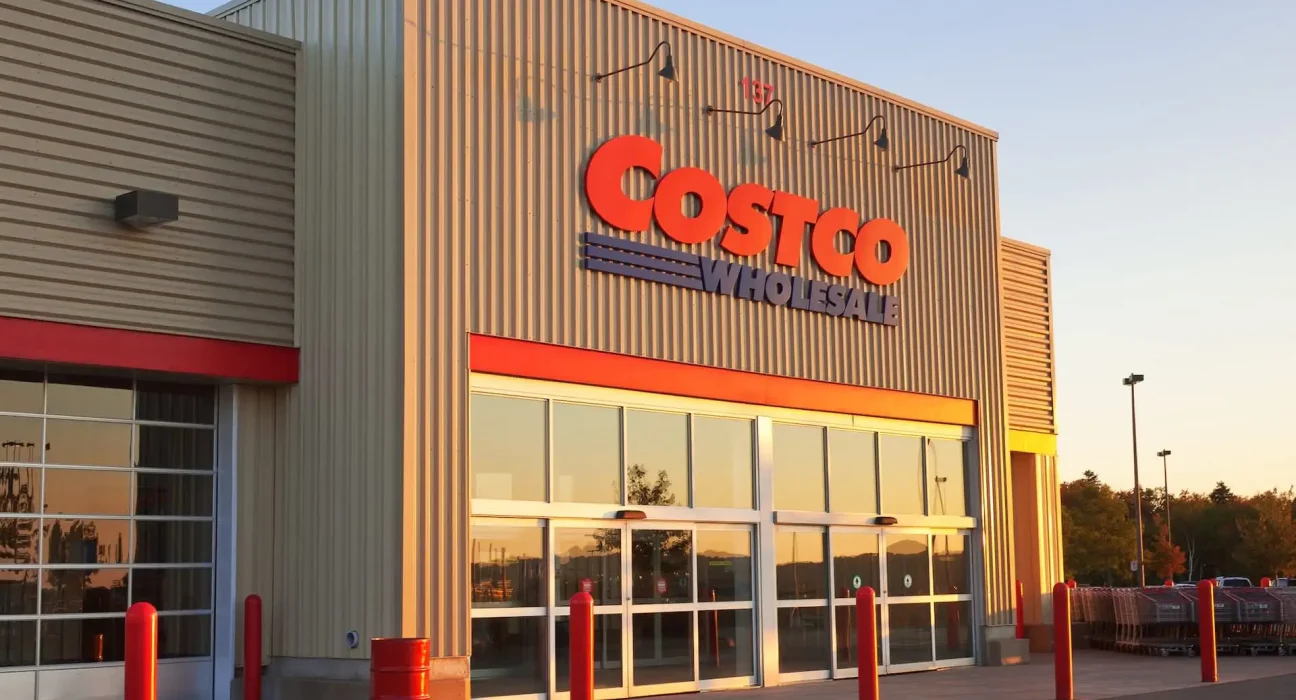 Des agents californiens visitent 1 000 foyers pour récupérer des vignes de raisins Costco après une alerte.