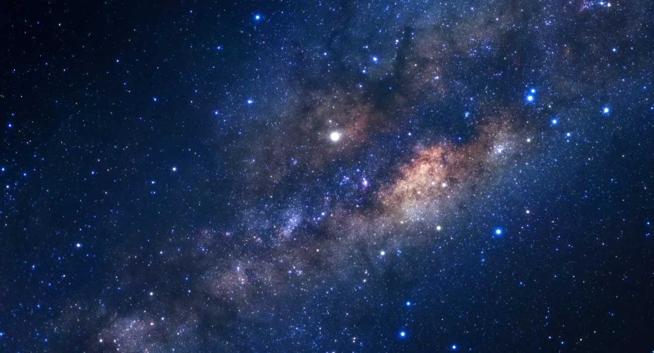 Des astronomes espagnols découvrent un sucre naturel près du centre de la Voie lactée, ravivant les espoirs sur l'origine de la vie.