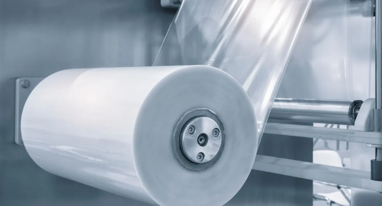 Des déchets plastiques ménagers flexibles transformés en films de haute qualité : un pas vers l’objectif 2030 de l’UE.