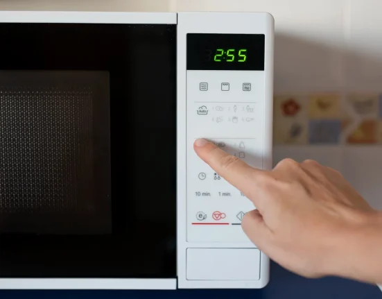 Filles de New York, 4 et 8 ans, brûlées après le défi viral du micro-ondes NeeDoh : mise en garde du service incendie.