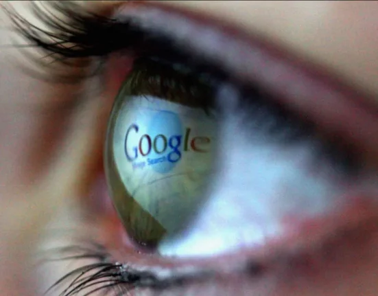 Google Prêt à Implanter des Lentilles Cyborg dans Nos Yeux