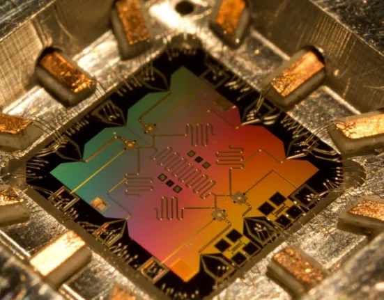 Google et NASA s'unissent pour développer un nouvel ordinateur quantique.